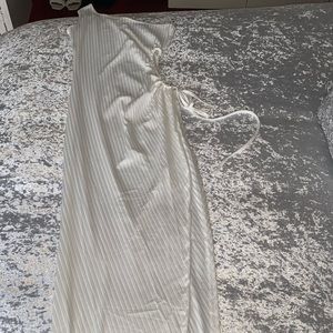 Chic Me white long dress with cut out size small new!